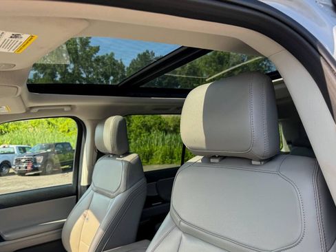 Used 2025 Ford Expedition Active AWD/4WD image 26