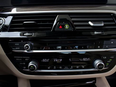 Used 2017 BMW 530i RWD image 33