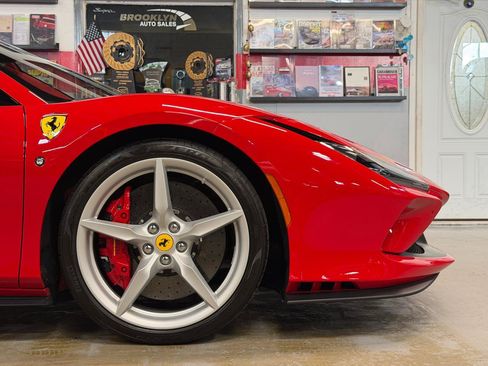 Used 2021 Ferrari F8 Tributo RWD image 14