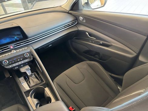 Used 2025 Hyundai Elantra SEL FWD image 36