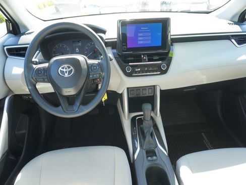 Used 2025 Toyota Corolla Cross L FWD image 2