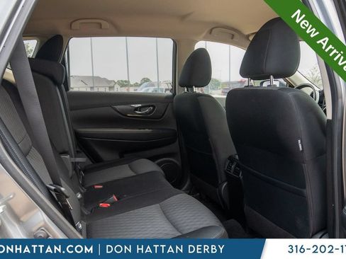 Used 2020 Nissan Rogue SV FWD image 21