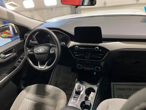 Used 2021 Ford Escape SE image 9