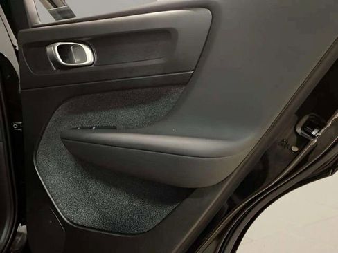 Used 2025 Volvo XC40 B5 Plus image 87