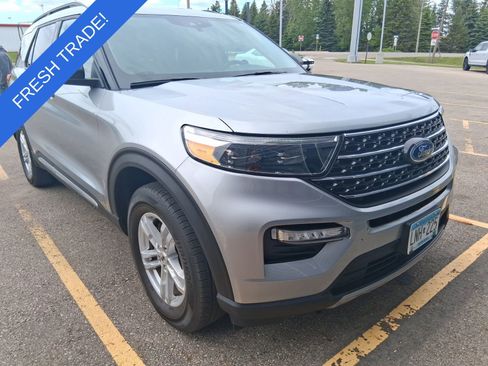 Used 2024 Ford Explorer XLT w/ Equipment Group 202A AWD/4WD image 2