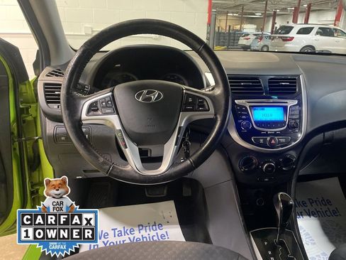 Used 2012 Hyundai Accent SE image 18