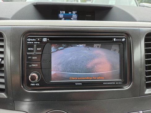 Used 2014 Toyota Sienna XLE w/ Entertainment Package FWD image 17