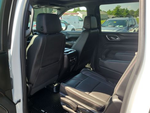 Used 2022 Chevrolet Suburban RST w/ Luxury Package AWD/4WD image 14
