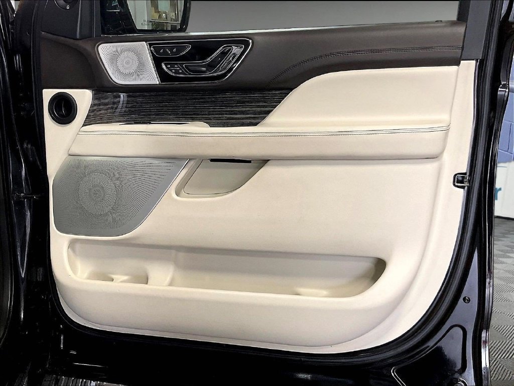 Used 2022 Lincoln Navigator L Black Label AWD/4WD image 12