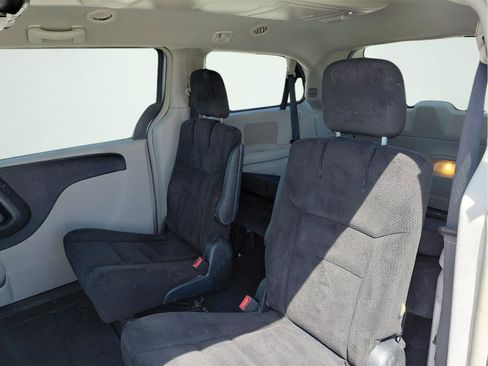 Used 2015 Chrysler Town & Country Touring FWD image 36