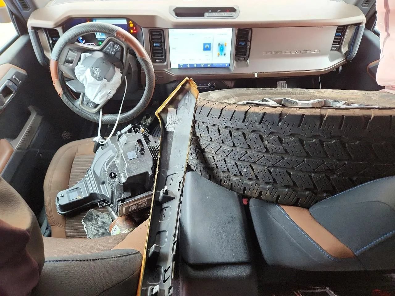 Used 2021 Ford Bronco Outer Banks AWD/4WD image 8