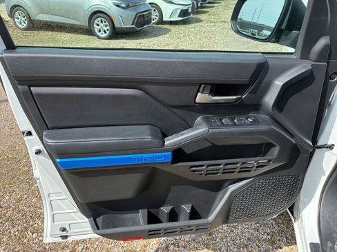 Used 2025 Toyota Tacoma TRD Off-Road AWD/4WD image 15