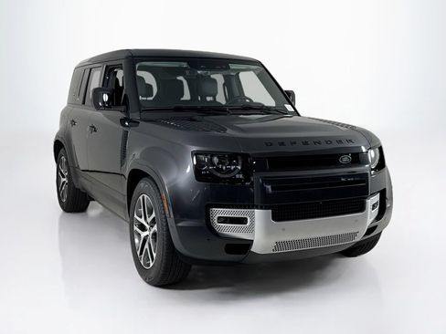 Used 2024 Land Rover Defender 110 SE AWD/4WD image 7