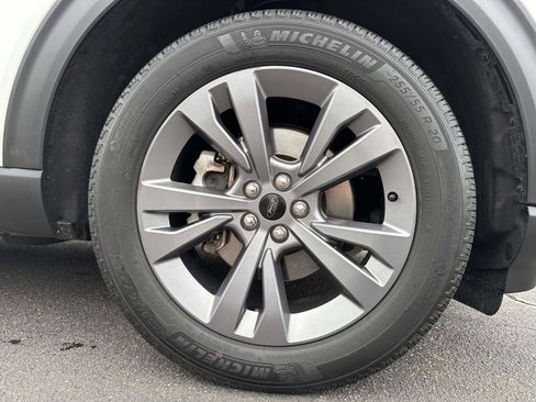 Used 2022 Ford Explorer XLT w/ Equipment Group 202A AWD/4WD image 7