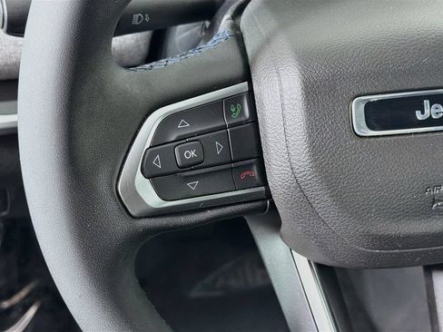 Used 2022 Jeep Compass Latitude FWD image 10