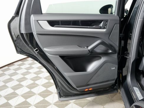 New 2026 Porsche Cayenne image 34