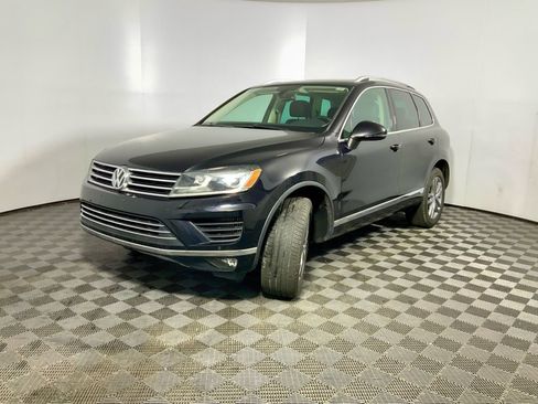 Used 2016 Volkswagen Touareg TDI image 9