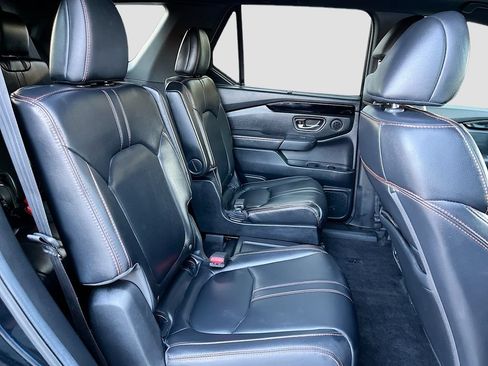 Used 2025 Honda Pilot TrailSport image 28