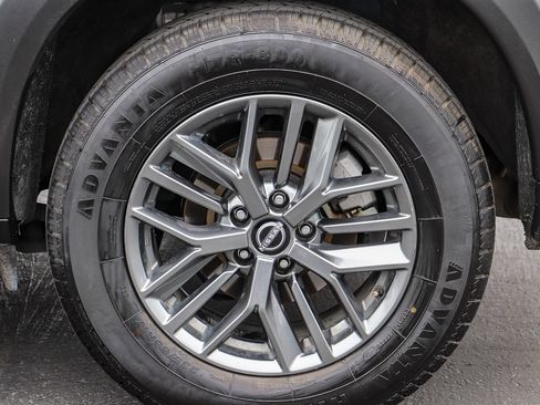 Used 2024 Nissan Rogue S FWD image 12