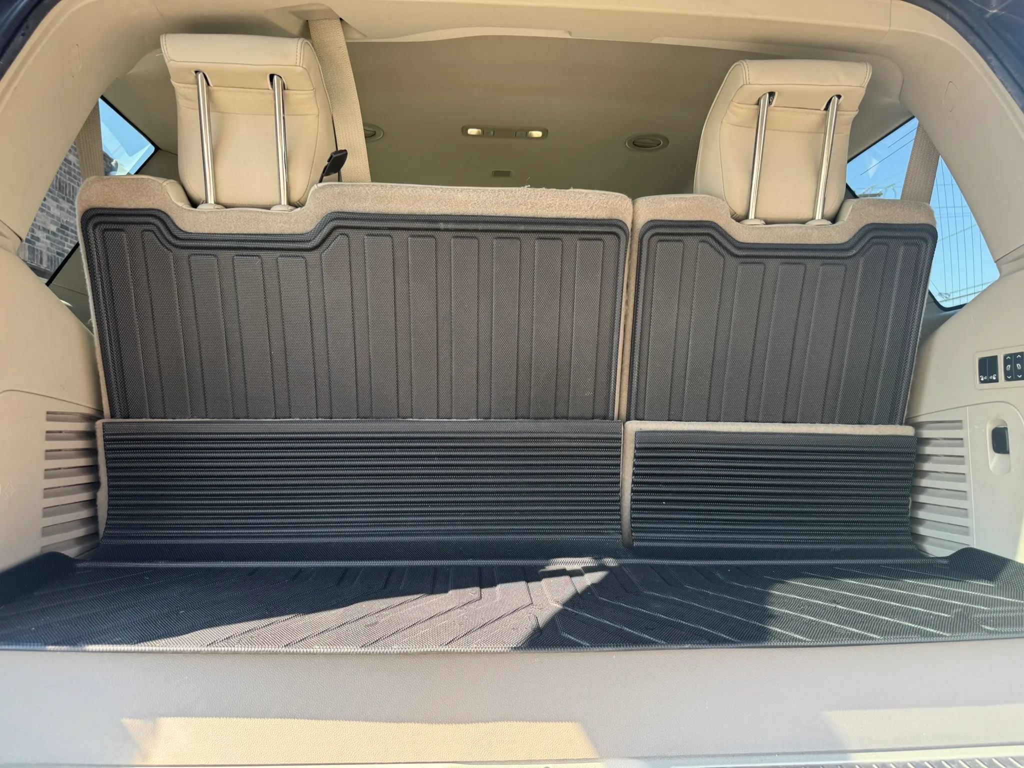 Used 2015 GMC Yukon Denali w/ Touring Package AWD/4WD image 30