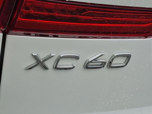 Certified 2024 Volvo XC60 B5 Plus w/ Climate Package AWD/4WD image 29