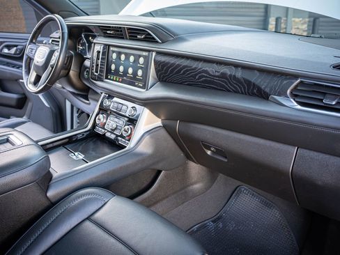 Used 2021 GMC Yukon XL Denali image 39