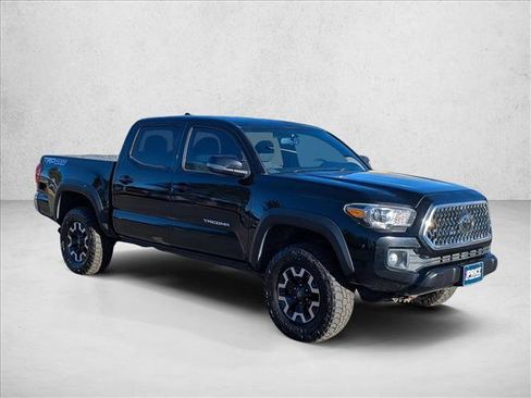 Used 2016 Toyota Tacoma TRD Off-Road image 3