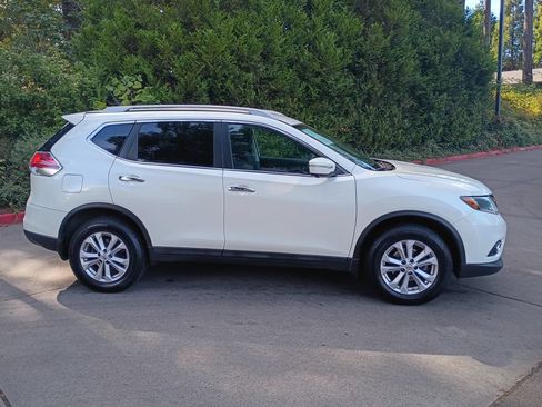 Used 2015 Nissan Rogue SV w/ SV Premium Package AWD/4WD image 3