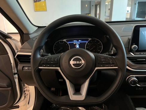 Used 2025 Nissan Altima 2.5 SV image 27