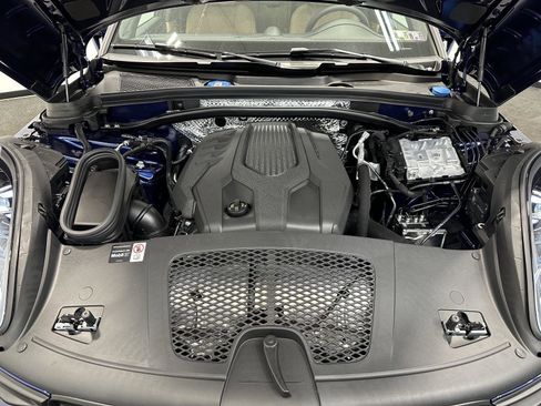 Certified 2026 Porsche Macan image 42