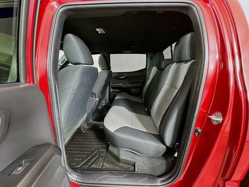 Used 2022 Toyota Tacoma TRD Off-Road image 23