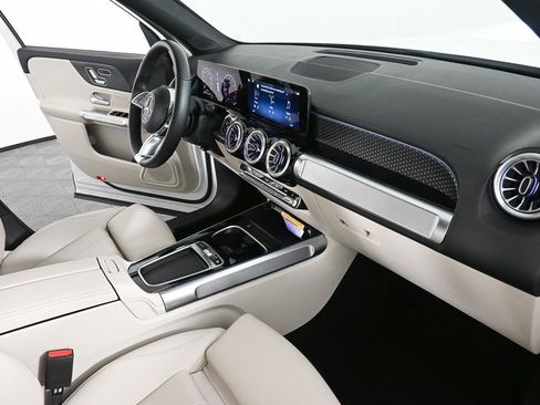 Certified 2025 Mercedes-Benz GLB 250 image 23