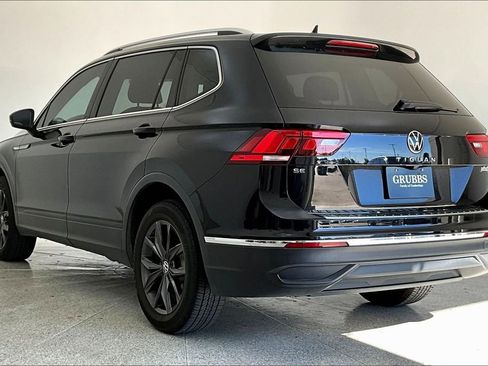 Used 2023 Volkswagen Tiguan SE w/ Panoramic Sunroof Package image 16