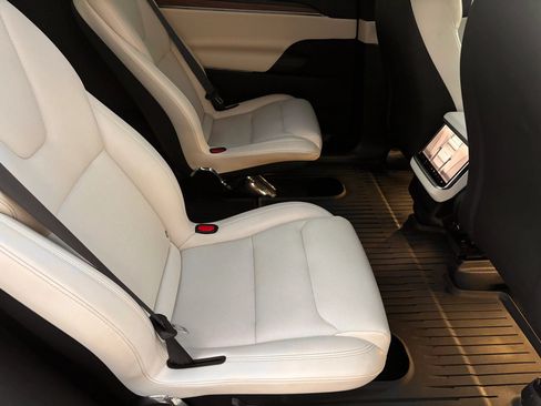 Used 2024 Tesla Model X AWD/4WD image 13