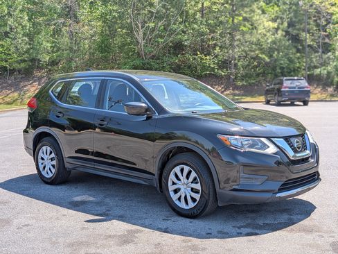 Used 2017 Nissan Rogue S image 11
