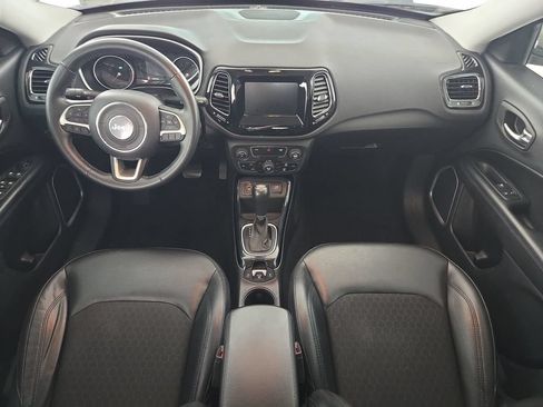 Used 2019 Jeep Compass Latitude FWD image 25