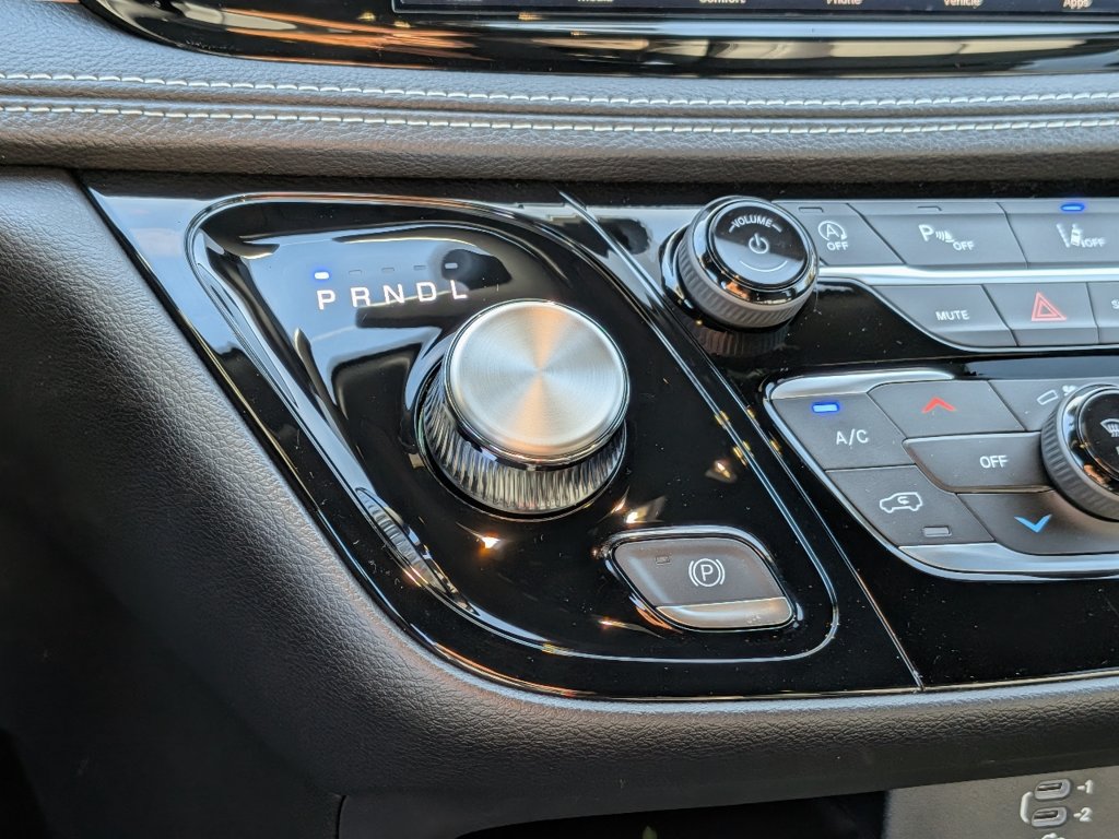 New 2027 Chrysler Pacifica Select AWD/4WD image 21