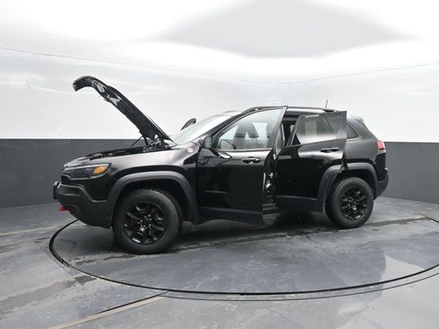Used 2019 Jeep Cherokee Trailhawk w/ Cold Weather Group image 46