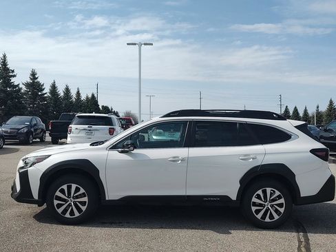 Used 2023 Subaru Outback Premium image 26