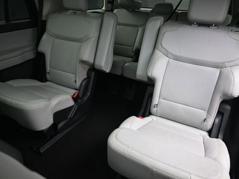 Used 2025 Ford Expedition Platinum AWD/4WD image 21