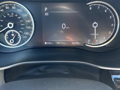 Used 2025 Genesis G70 2.5T RWD image 9