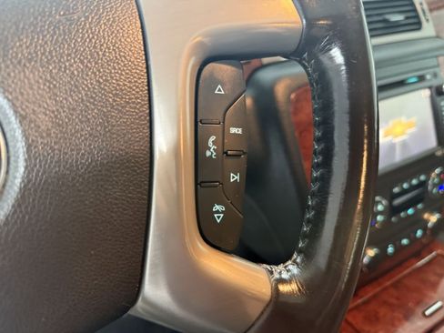 Used 2013 Chevrolet Avalanche LTZ image 18