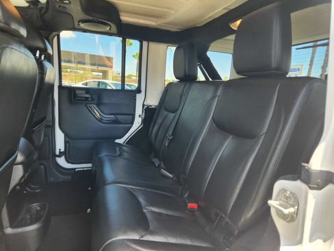 Used 2014 Jeep Wrangler Unlimited Sahara AWD/4WD image 12