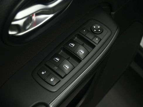 Used 2016 Jeep Cherokee Latitude AWD/4WD image 38