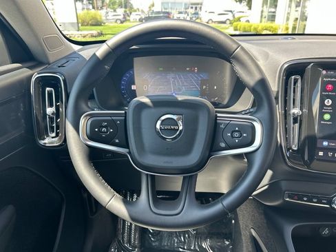 Used 2025 Volvo XC40 B5 Core AWD/4WD image 19