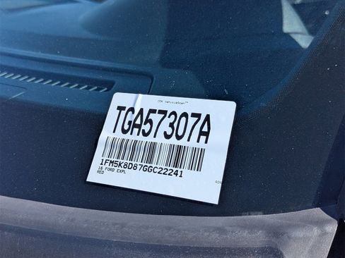 Used 2016 Ford Explorer XLT w/ Equipment Group 202A image 31