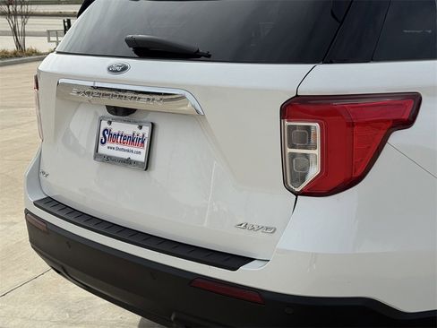 Used 2023 Ford Explorer XLT image 6