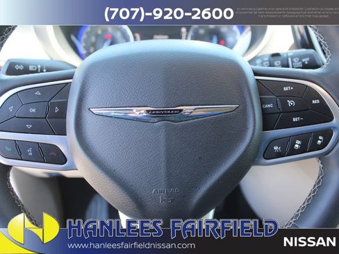 Used 2023 Chrysler Pacifica Touring-L FWD image 28