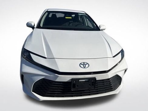 Used 2025 Toyota Camry LE FWD image 8