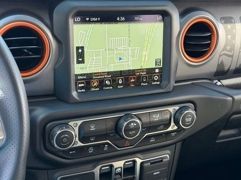 Used 2023 Jeep Gladiator Mojave AWD/4WD image 16